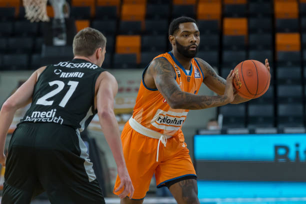 的贡献远不 的贡献远不